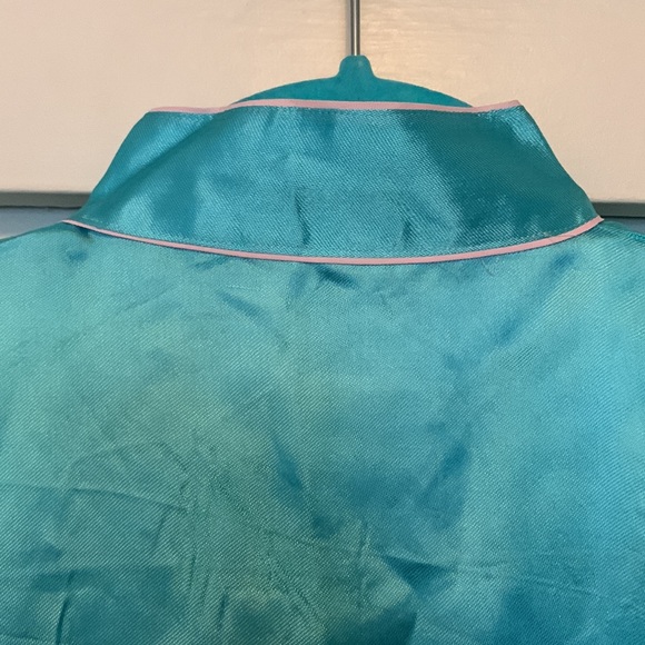 BEAUTIFUL Vintage silky Chinese embroidered pajamas with pink detailing - Picture 11 of 17